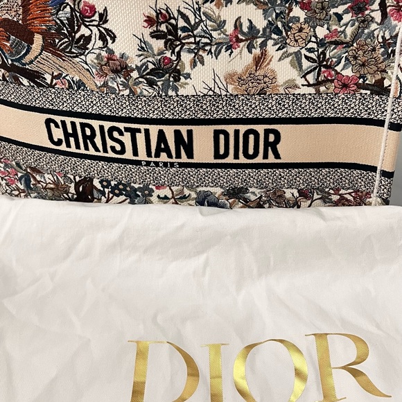 Book Tote Large size 2023 spring collection - Picture 9 of 10